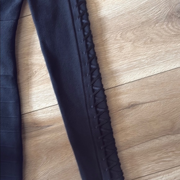 Black V-Neck Ruffled Long Sleeve Dress - Picture 4 of 10